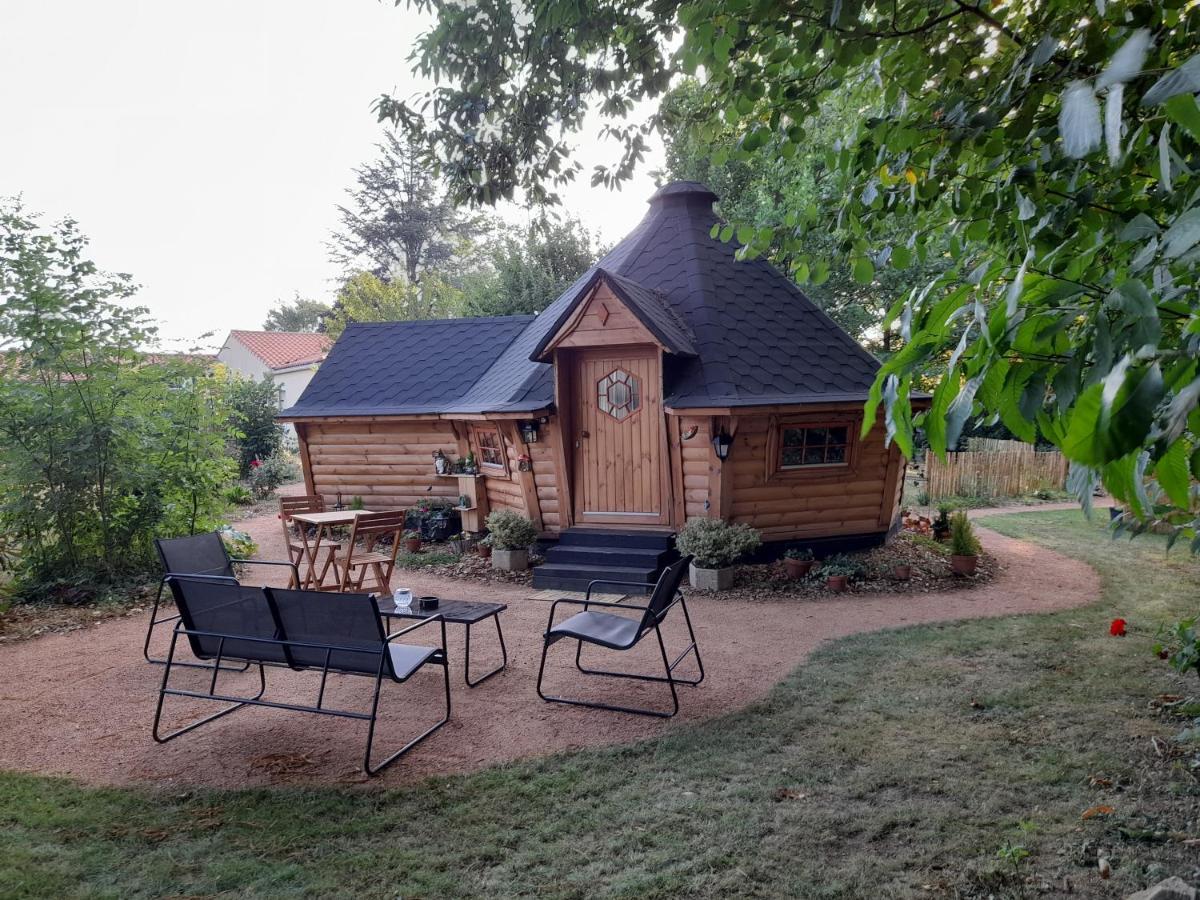 A L'Oree Du Cedre Hotell Pouzauges Eksteriør bilde